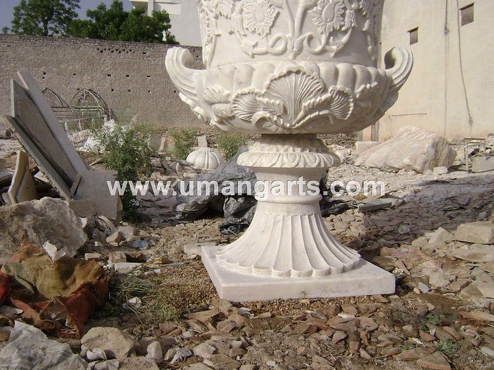 garden-planter-in-white-makrana-stone